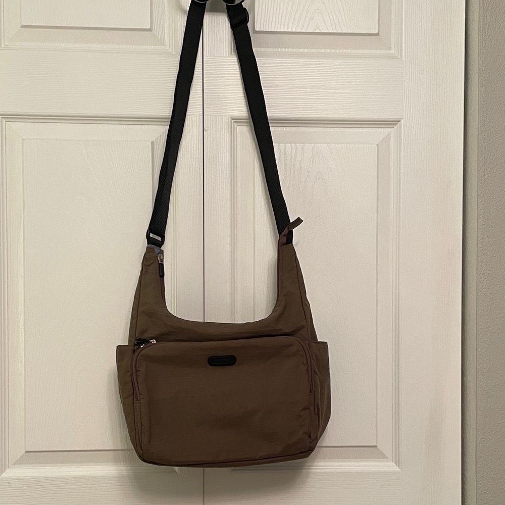 Baggallini Travel Crossbody or Shoulder Bag Lightweight Roomy Adjustable Strap